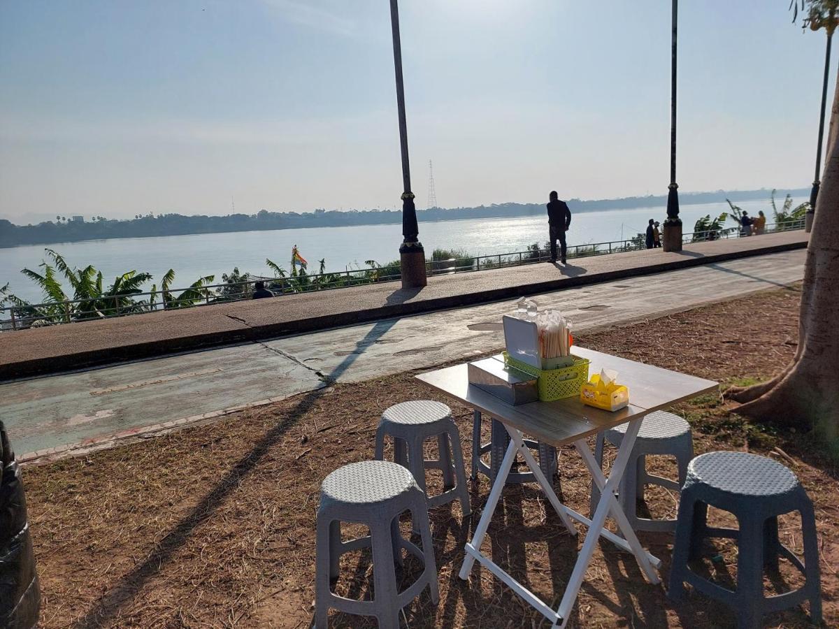 Happy Space วิลล่าทั้งหลัง 2นอน 2น้ำ ฟรี Wifi จอดรถ Накхонпханом Экстерьер фото